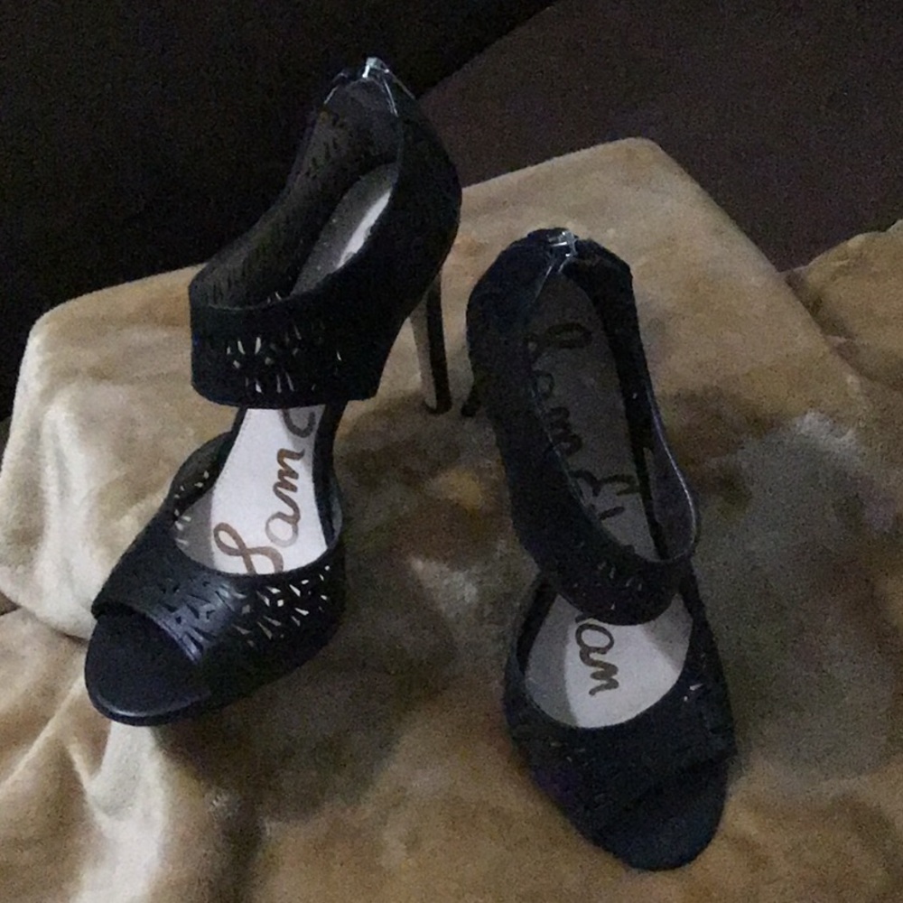 Shoes - Picture 3 of 4